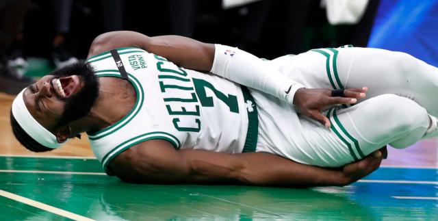 B体育下载-名记曝布朗半月板部分撕裂 坚持带伤作战或需手术