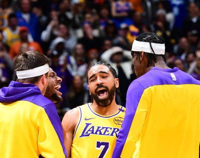 B体育-三分4中4！湖人3300万悍将变废为宝，冲冠更有底气