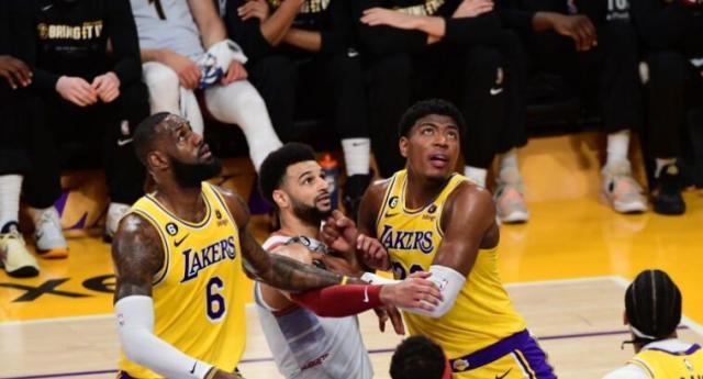 B体育APP-湖人冤死？西决G4三次错漏判吃亏 生死球权被剥夺